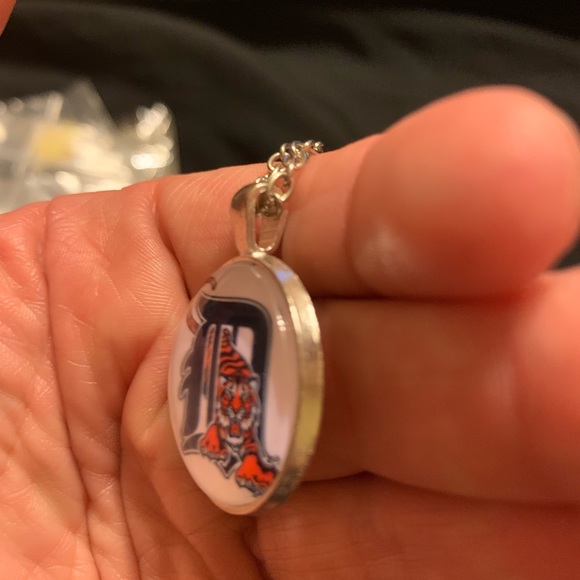 Detroit tigers necklace - Picture 5 of 5